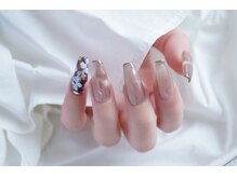 ネイル フライガール(nail FLY GIRL)/フラワーと個性派マグネット模様