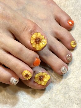 リリ ネイルアンドアイラッシュ(LiRi nail&eyelash)/向日葵ネイル