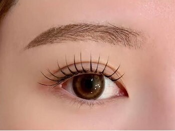 スリール(Sriel)の写真/ナチュラルなメイクでも存在感ある魅力的な目元に♪前・横・伏し目、どの角度から見ても美しく★