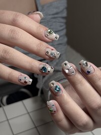 宝石ネイル