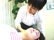 園カイロプラクティックの雰囲気（丁寧な調整で「効いている！」と実感できます。/肩こり/肩甲骨）