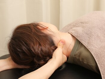 森整体院/首の施術