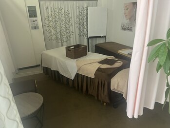 柳川リバイブ整体院/ボディ＆フェイシャル用ベッド