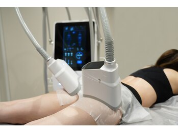 【痩身/脂肪冷却】都度払い　KAIBI SALON横浜の写真/最大出力-12°Cでサイズダウンを目指す体験を♪AI搭載の脂肪冷却でこの夏理想の美脚へ！