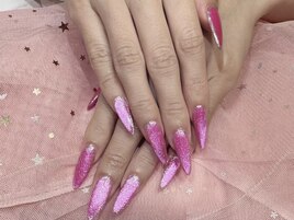 ピンクグリッターネイル