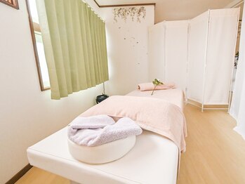 モミオス(MOMIOS)の写真/ベテランスタッフが凝り固まった首や肩の凝り・疲れを丁寧にほぐします♪2人同時施術や強揉みも可能です◎