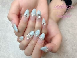 ガーリーブルーネイル