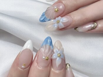 サリーネイルラボ(Sully Nail Lab)/3Dフラワー・白と水色フレンチ