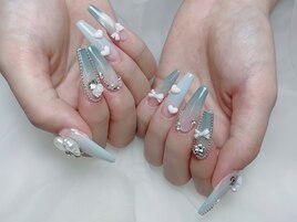 涼しげなブルーとハートのネイル