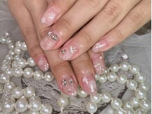 流行りのワンホンネイルは任せてください！定額メニューも豊富！