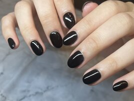 大人シックなブラックネイル