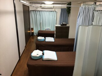 東明館 漢方Medicine経絡整体/明るい清潔な施術スペース