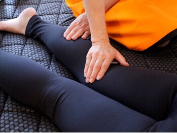 ヨサパークロータス(YOSA PARK Lotus)/ひざ裏のリンパも流していきます