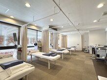 みたお鍼灸整骨院の雰囲気（明るく清潔な店内◎）