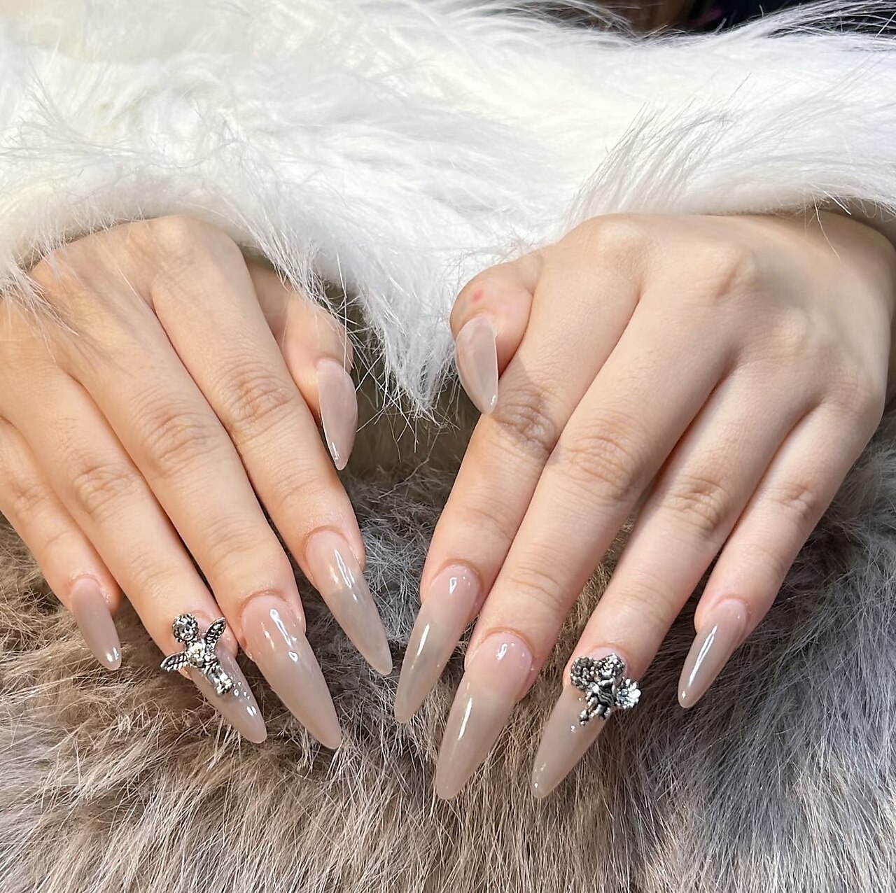 2025年-2026年冬トレンド】ネイビー スーパーロングのネイルデザイン集