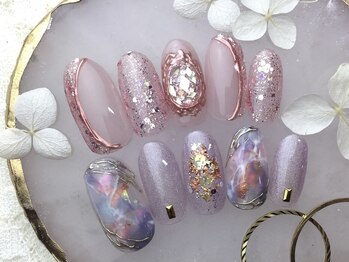 フローレスネイル(Flawless Nail)の写真/毎回オフ無料♪フォトジェニックな華やかデザイン多数★美しい指先に視線集中【定額￥6900～￥7800】