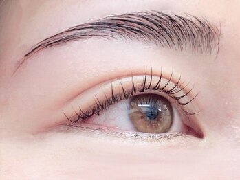 ネイル シャンブル(nail CHAMBRE)の写真/《30代からの大人の魅力を引き出すサロン》自まつげが伸びたようなナチュラル清楚なお目元に仕上げます。