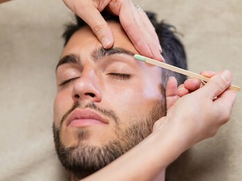 ラナ(LANA)の写真/《お顔の第一印象は眉毛で決まる!》プロが叶える黄金比のメンズアイブロウWAXで、一気に清潔感のある眉に♪