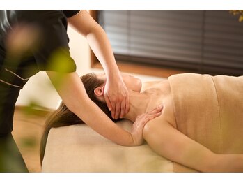 ラグゼミヨン(Luxxe miyong)の写真/首肩ゴリッゴリ＆背中ガチガチレ！老廃物ギッシリの“むくみコリ”には韓国式☆温活付きオイルリンパ