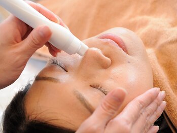 ウェルプラス(Well plus)の写真/【ハイドロスプラッシュ3,000円】頑固な毛穴の黒ずみ・汚れをスッキリ洗浄☆自信を持てる素肌へ♪