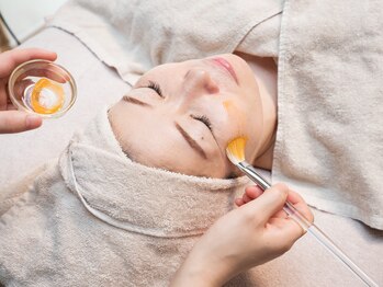 ボウ 名古屋店(VOEUX)の写真/【初回限定／60分】剥けないピーリング×体質分析で"肌の土台から整え、育てていく"ケア