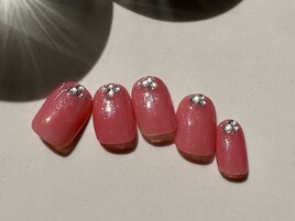 上品な先端スワロフスキーネイル