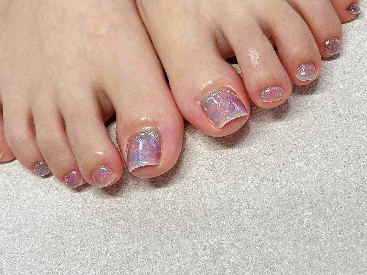 2025年-2026年冬トレンド】ブルー シンプル フットのネイルデザイン集