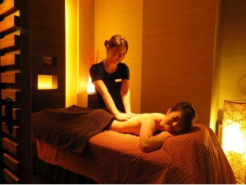 アーユルヴェーダサロン エクスパンス 恵比寿店(Expanse..)の写真/疲れを癒したい方必見！極上のハンドマッサージで全身のリンパを流し、溜まった老廃物の排出促進☆