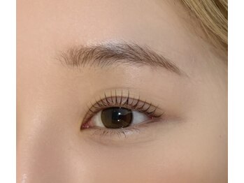 ヨルン(yorn)の写真/一気に垢抜け!眉毛で印象UP!!眉毛のスタイリング時間短縮で1日中キレイな眉に♪まつげとのセットも◎