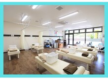 三郷南口整骨院の雰囲気（広々とした院内でゆったりと施術可能！カーテンベッド完備！）