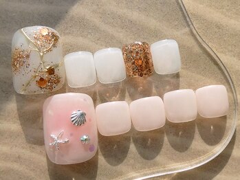 プラスネイル 武蔵小杉店(PLUS NAIL)の写真/可愛いフットデザイン豊富!毎月新作リリース!【触りたくなるすべすべかかと】になれる角質ケアメニューも◎