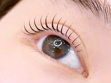 自まつげにダメージを与えない潤いまつげパーマが人気♪