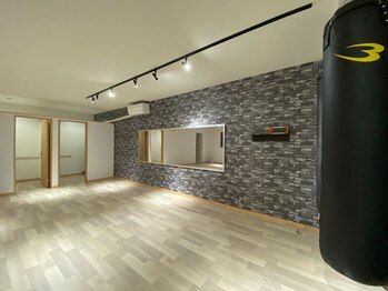 ネオキック(NEOKICK)/スタジオ ナイトクラス