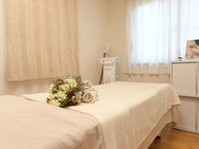 アイラッシュサロン ドール(Doll)/ホワイトでナチュラル可愛い店内