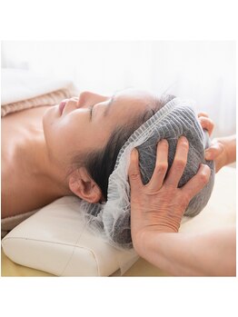 イシスビューティー/ヘッドリラクでお顔もスッキリ