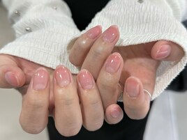 透けピンクグラデーションネイル