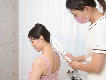 GRACETHOUSAND(グレイスサウザンド)/背中脱毛♪スタッフお手伝い◎