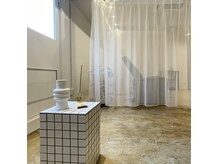 ハイネイルアンドアイ(Hi, nail&eye)の雰囲気（4F eye salon 香りに癒やされる空間。パリジェンヌ/HBL対応可能）