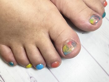 バーガンディ 鶴田(BURGUNDY)/カラフルネイル