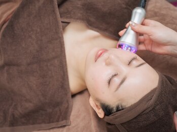 シェリモ(CHERIMO)の写真/「ＣＨＥＲＩＭＯ」一番人気メニュー☆シミ改善!!いつまでもキレイな姿で居続けたい方のためのサロン♪