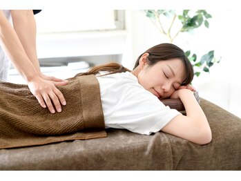 クービューティー(kuu beauty)の写真/【首・肩のつらさに】PCやスマホでガチガチの身体に。慢性的なコリを芯からほぐす集中ケア。
