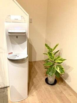 ディープ オン ボディ メンテナンス(DeepOn)/お水はご自由にどうぞ