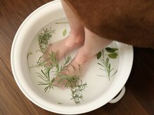 プレゼント ティル ミー(present till mig)の雰囲気（施術前にハーバル足浴で浄化、リラックスしていただきます）