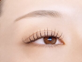 バイアイラッシュ アンド ホワイトニング(by eyelash&whitening)の写真/【韓国束感デザインとの相性抜群!LEDフラットラッシュ】ボリュームが欲しい方はバインドロックもおすすめ◎