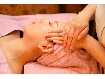 ルナ(Luna)/リフトアップ美容鍼×小顔矯正