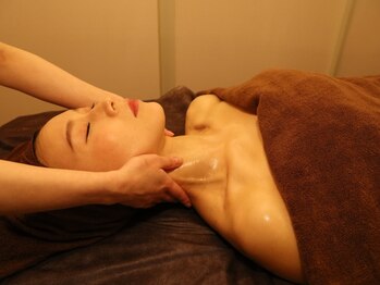 アロマタイム キョウト(AromaTime Kyoto)の写真/【完全個室】お疲れの箇所を重点的にほぐし、全身の疲れを解消できるアロマリンパマッサージ*