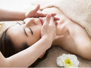 ラポール(rapport)の写真/冬の乾燥対策にも◎もちもち潤いフェイシャルにイオン導入、ヘッドやデコルテマッサージと組み合わせもOK★