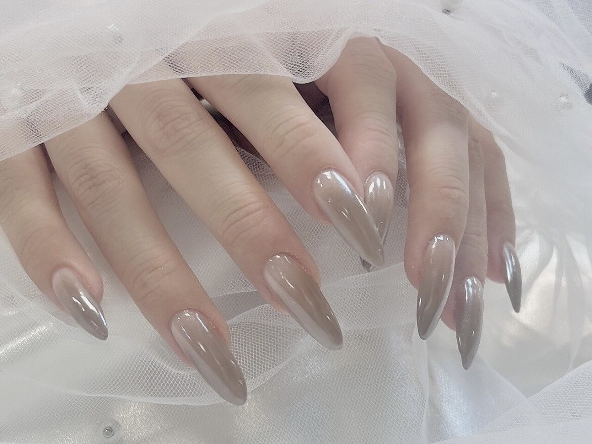 2026年夏トレンド】グレー カラーグラデーションのネイルデザイン集