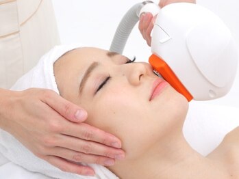 サロンドキャリーの写真/【フォト美顔】乾燥ダメ-ジにお肌の奥まで潤いとハリを与える.シミくすみを改善90分¥8800【シワ/シミケア】