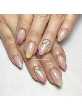 プリュム(Plume)/先端グラデーションネイル